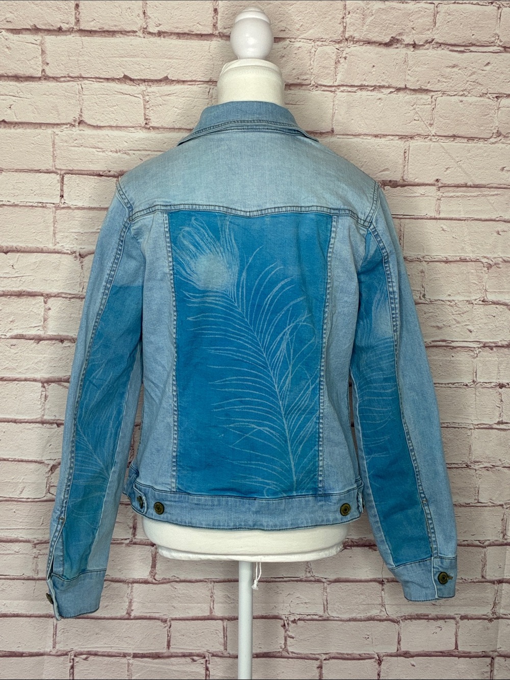 Custom Upcycled Peacock Feather Printed Light Wash Denim Jacket Like New Size 8